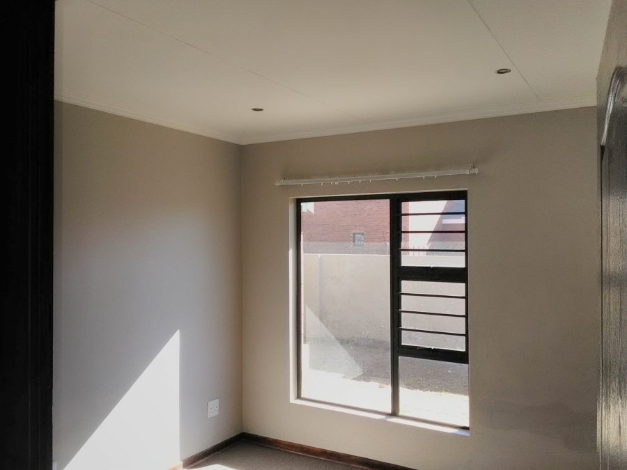 To Let 3 Bedroom Property for Rent in Hillside Free State